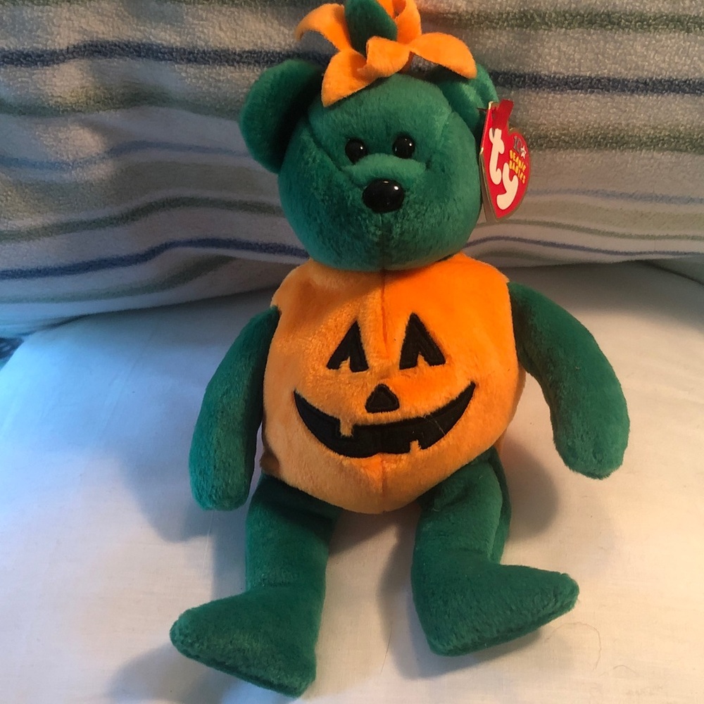 Tricky Beanie Baby bear in pumpkin costume/2003